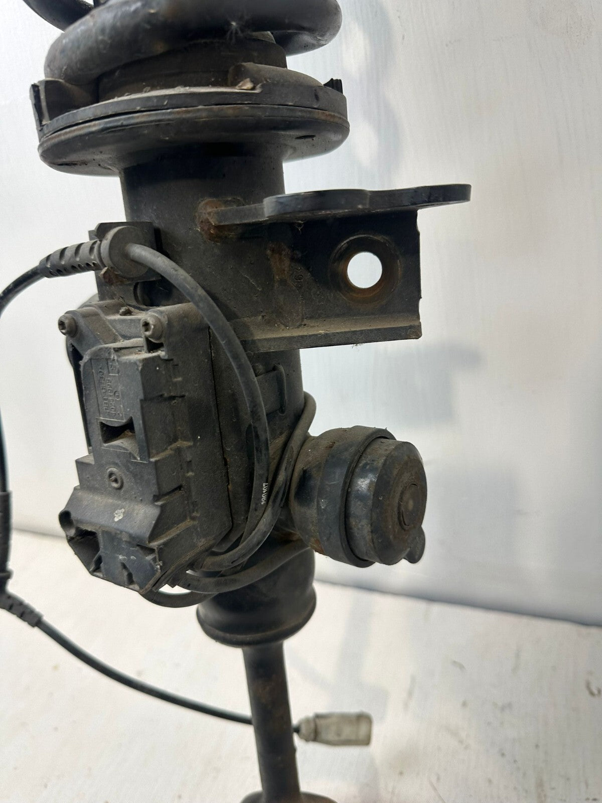 Original BMW F01 F02 F07 Federbein / Stoßdämpfer vorne rechts – VDC – 6796926