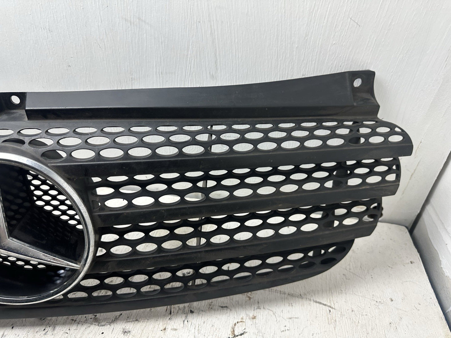 Kühlergrill Mercedes W639 Vito Viano Facelift A6398800185 Frontgrill KFZ #Mängel