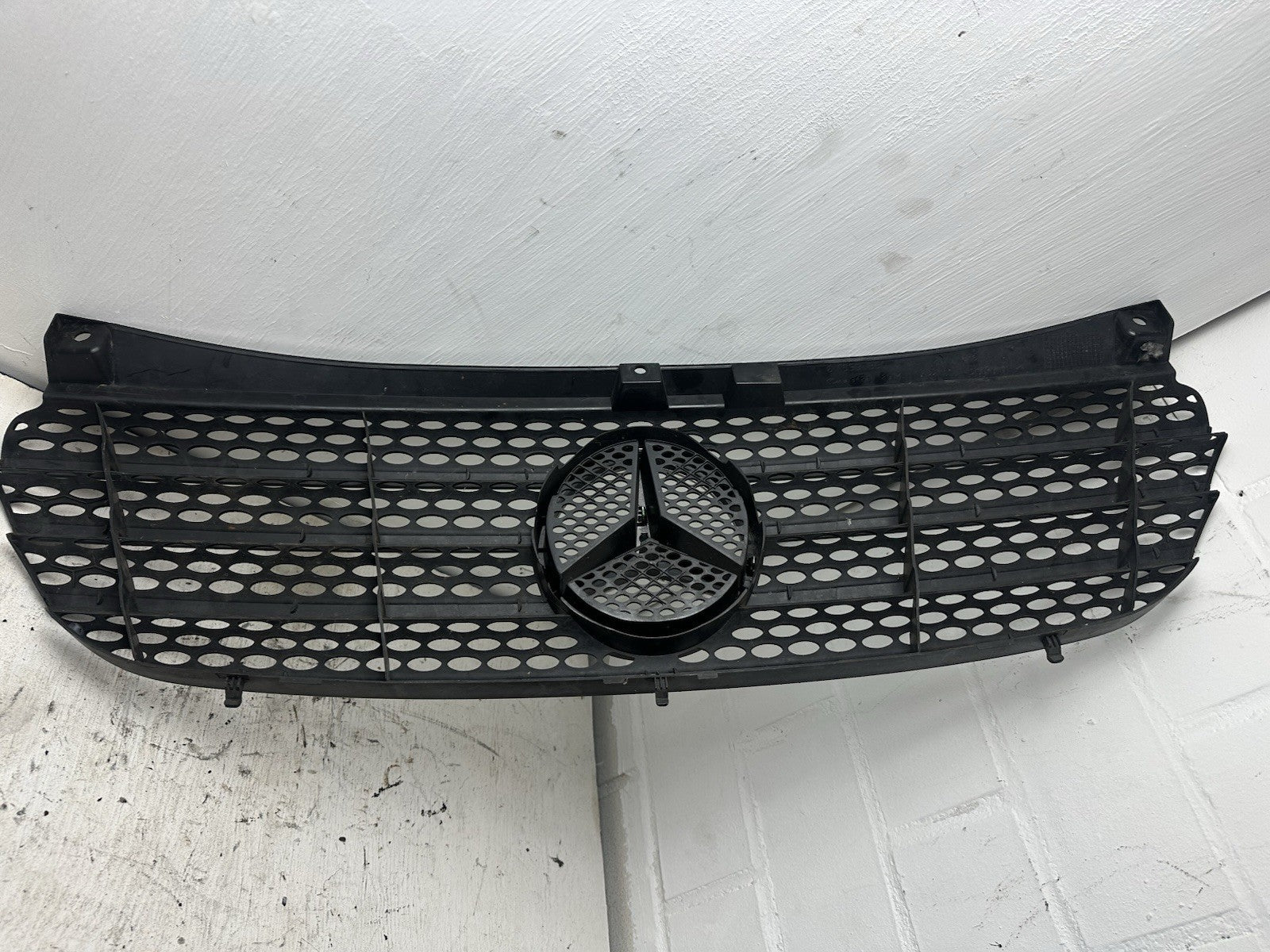 Kühlergrill Mercedes W639 Vito Viano Facelift A6398800185 Frontgrill KFZ #Mängel