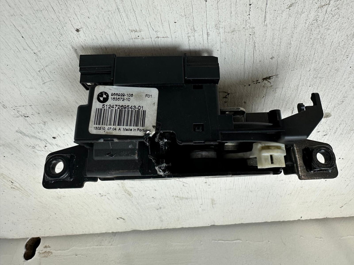 Original BMW F01 750i Heckklappenschloss / Kofferraumschloss – 966929