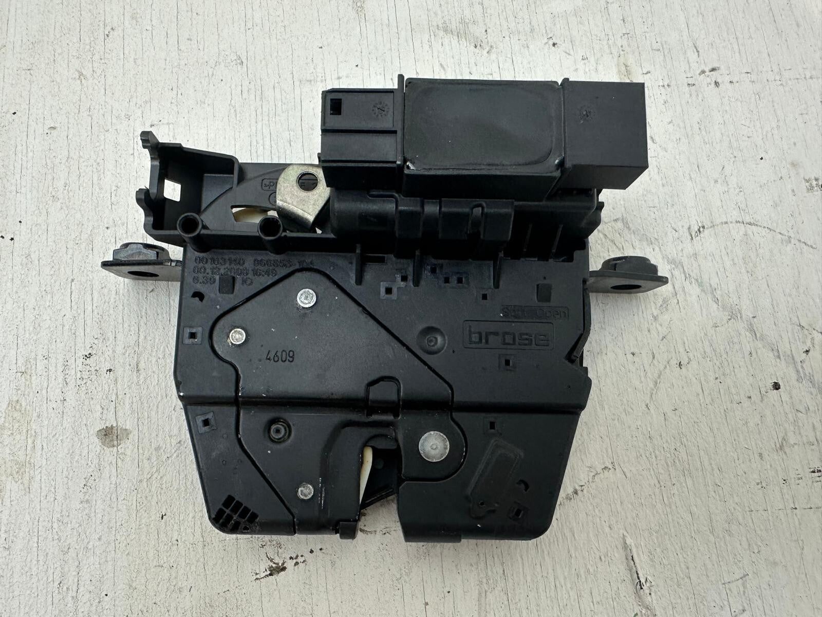 Original BMW F01 750i Heckklappenschloss / Kofferraumschloss – 966929
