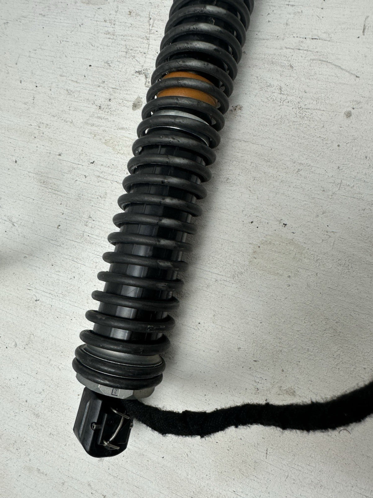 BMW 7er F01 F02 F03 F04 – Original Heckklappendämpfer hinten links 718571310