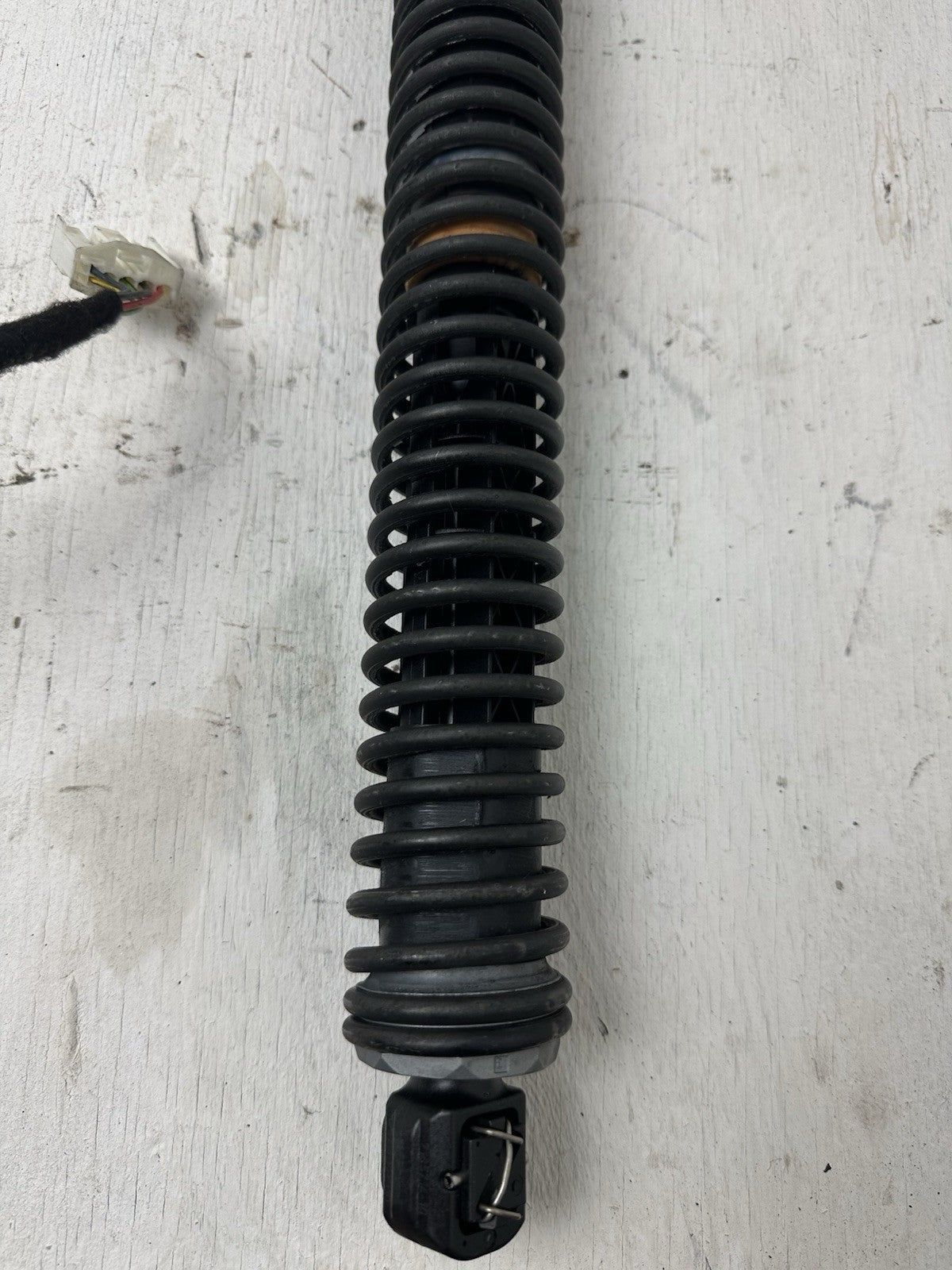BMW 7er F01 F02 F03 F04 – Original Heckklappendämpfer hinten rechts 718571410