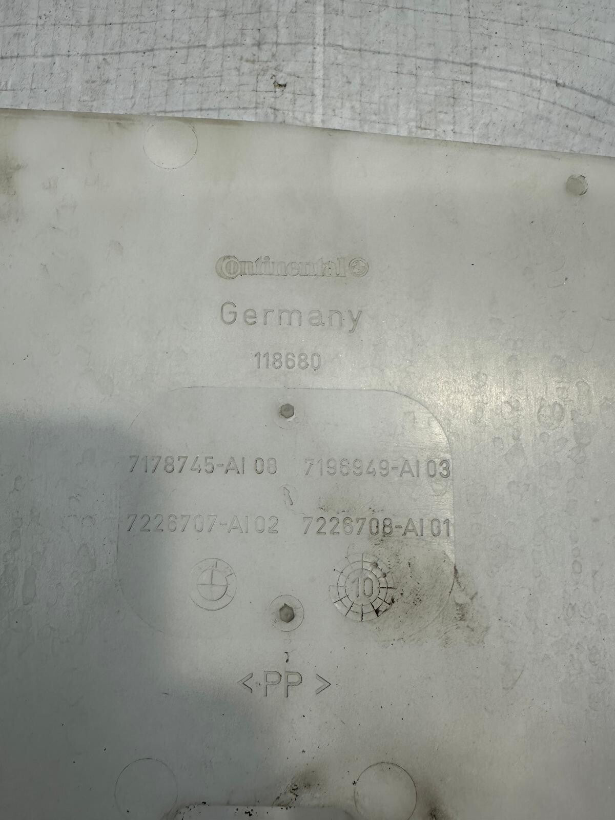Original BMW 7er F01 Waschwasserbehälter mit Pumpe und Sensoren– 7178745 –
