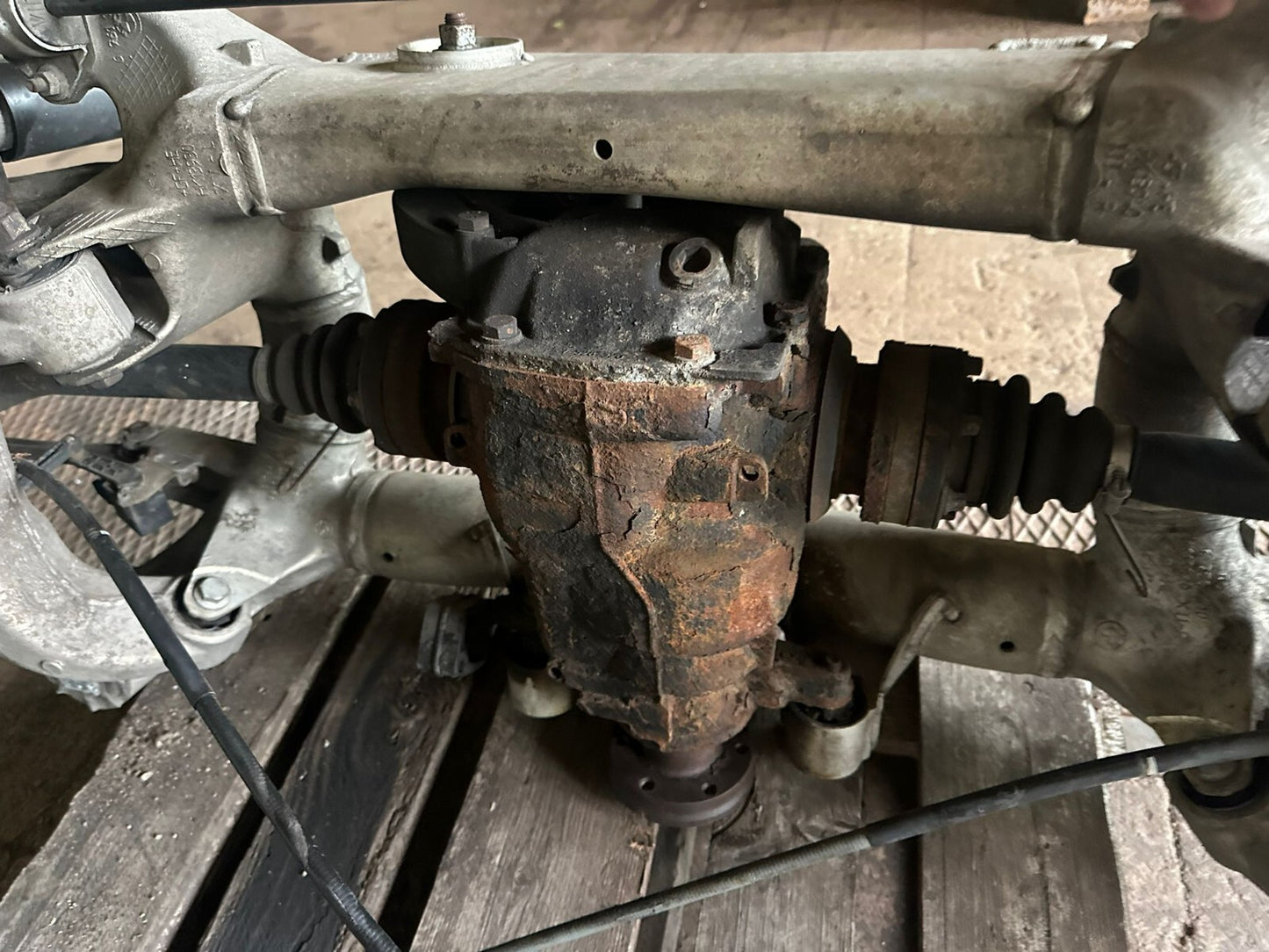 BMW E61 530xd Hinterachse mit Differential & Anbauteilen – Achskörper 6770827 –
