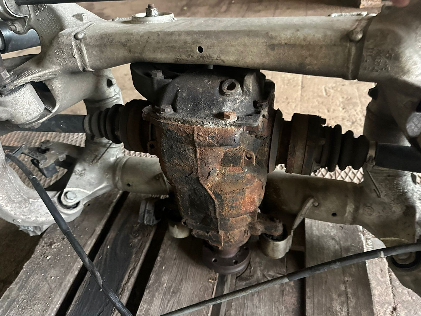 BMW E61 530xd Hinterachse mit Differential & Anbauteilen – Achskörper 6770827 –