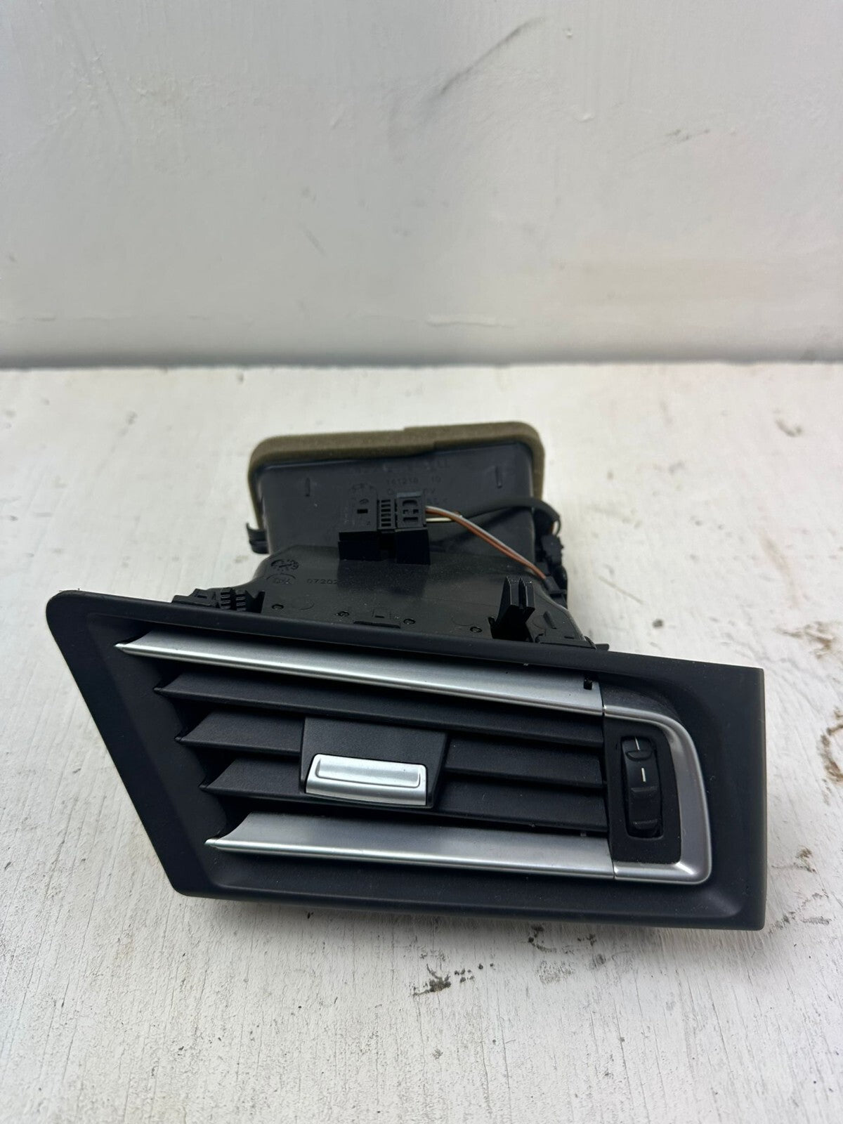 Original BMW 7er F01 F02/04 – Frischluftgrill / Frischluftdüse rechts 9115858