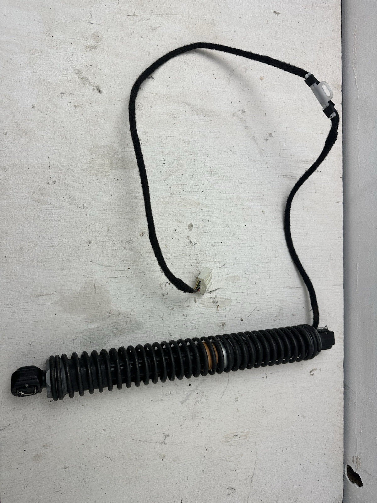 BMW 7er F01 F02 F03 F04 – Original Heckklappendämpfer hinten rechts 718571410