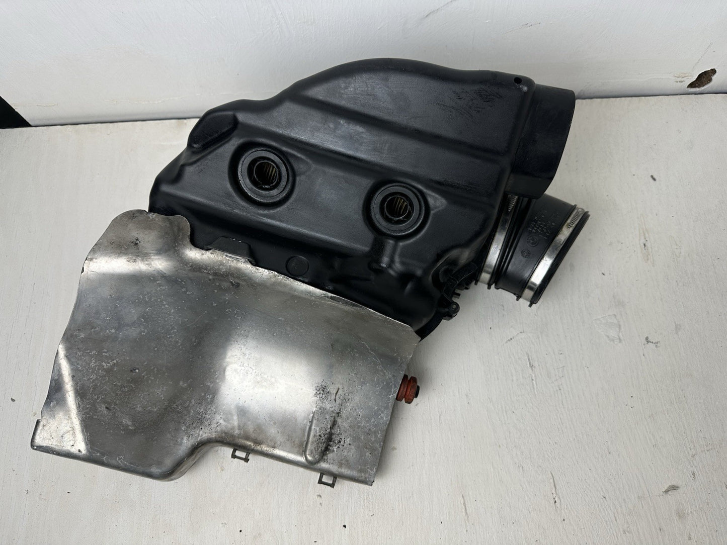 Ansauggeräuschdämpfer BMW 7er F01 750i 5er F10 550i Luftfilterkasten 7577467