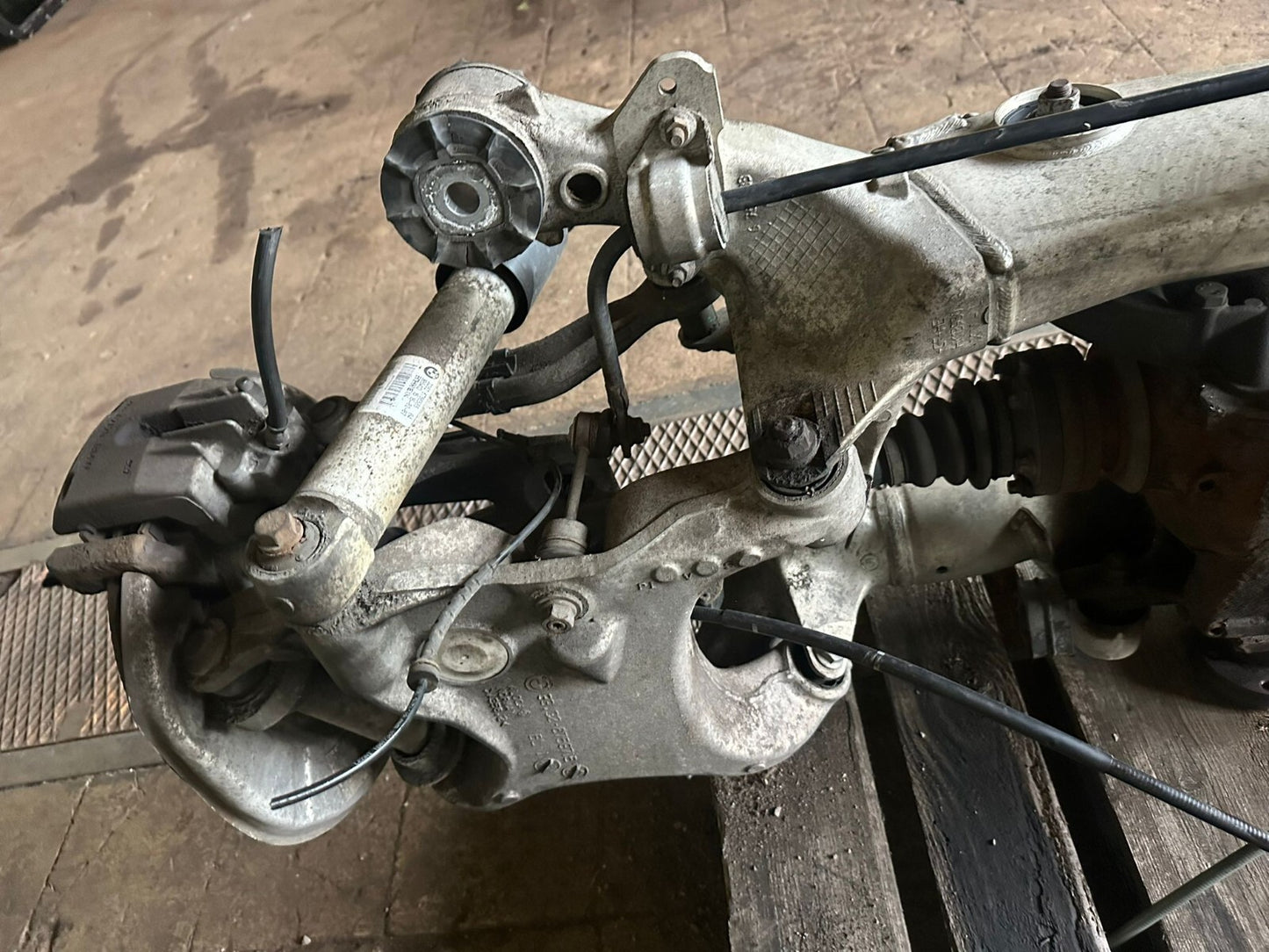 BMW E61 530xd Hinterachse mit Differential & Anbauteilen – Achskörper 6770827 –