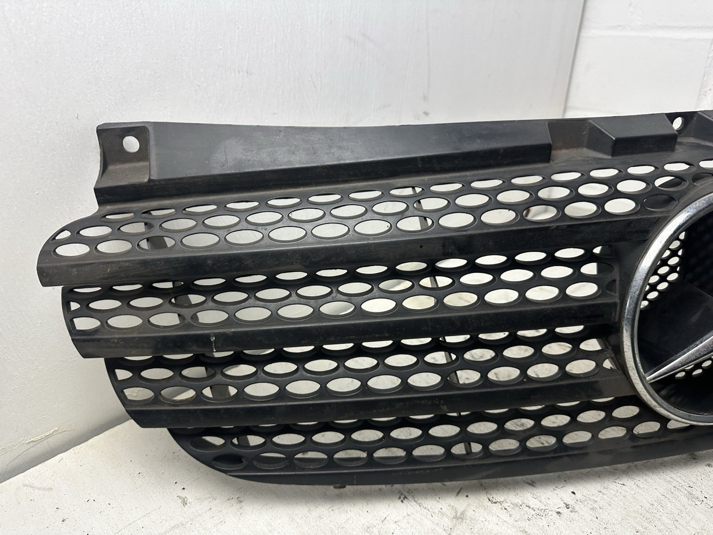 Kühlergrill Mercedes W639 Vito Viano Facelift A6398800185 Frontgrill KFZ #Mängel