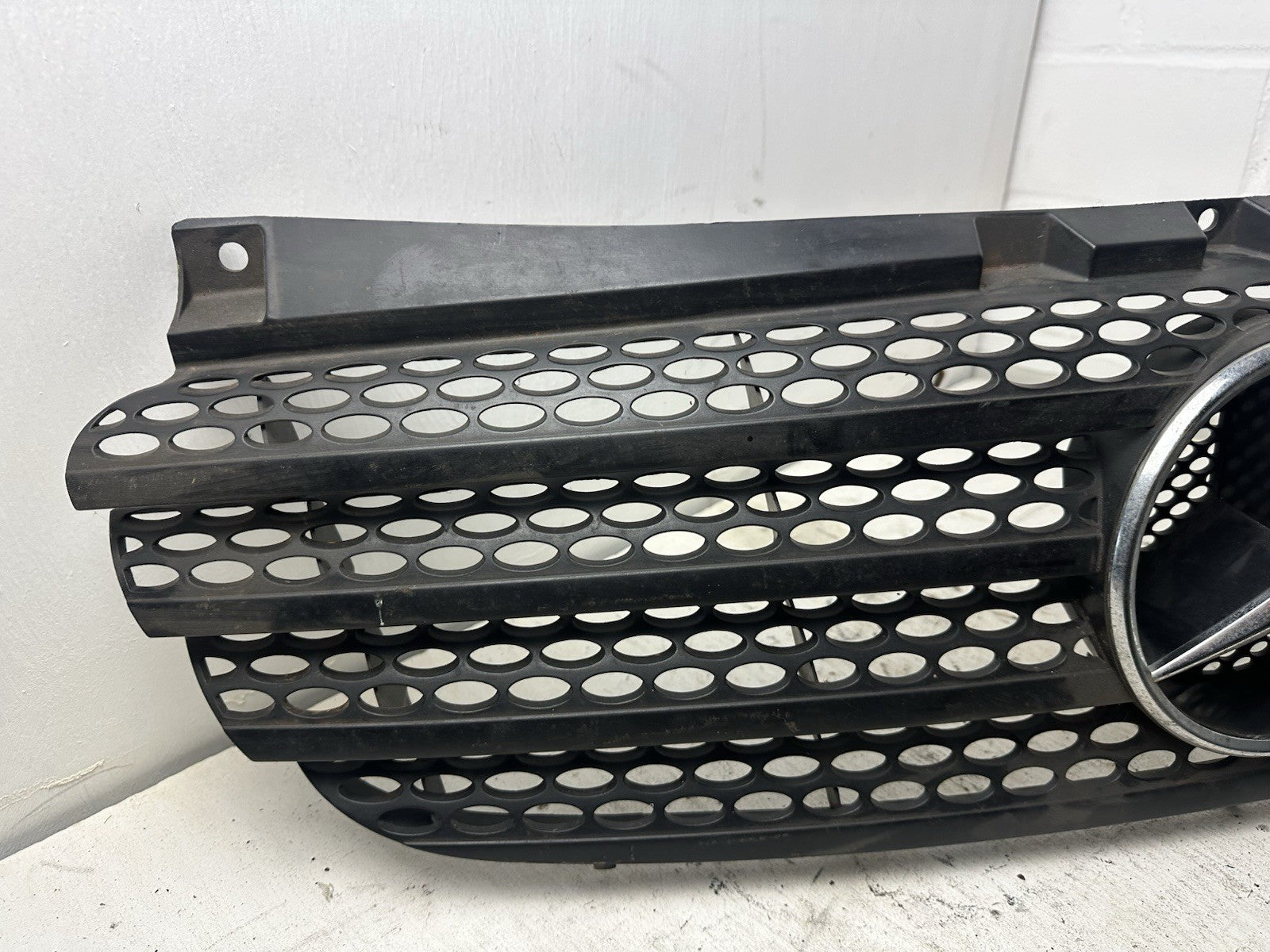 Kühlergrill Mercedes W639 Vito Viano Facelift A6398800185 Frontgrill KFZ #Mängel