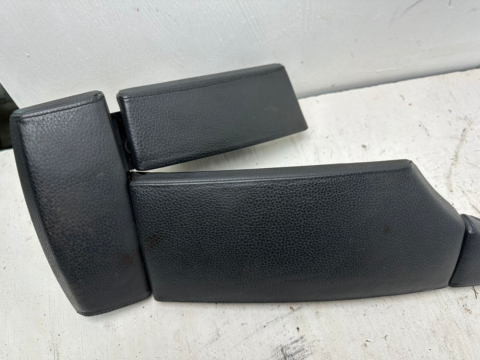 Original Leder-Mittelarmlehne / Armlehnenfach – BMW E61 – Teilenummer 7060171