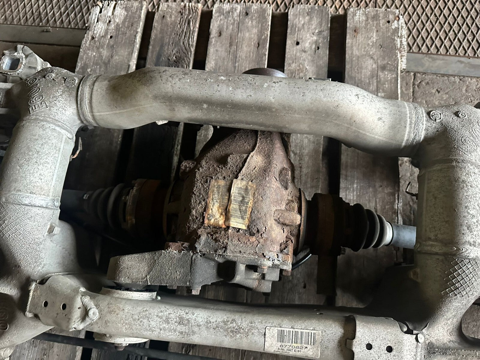 BMW E61 530xd Hinterachse mit Differential & Anbauteilen – Achskörper 6770827 –