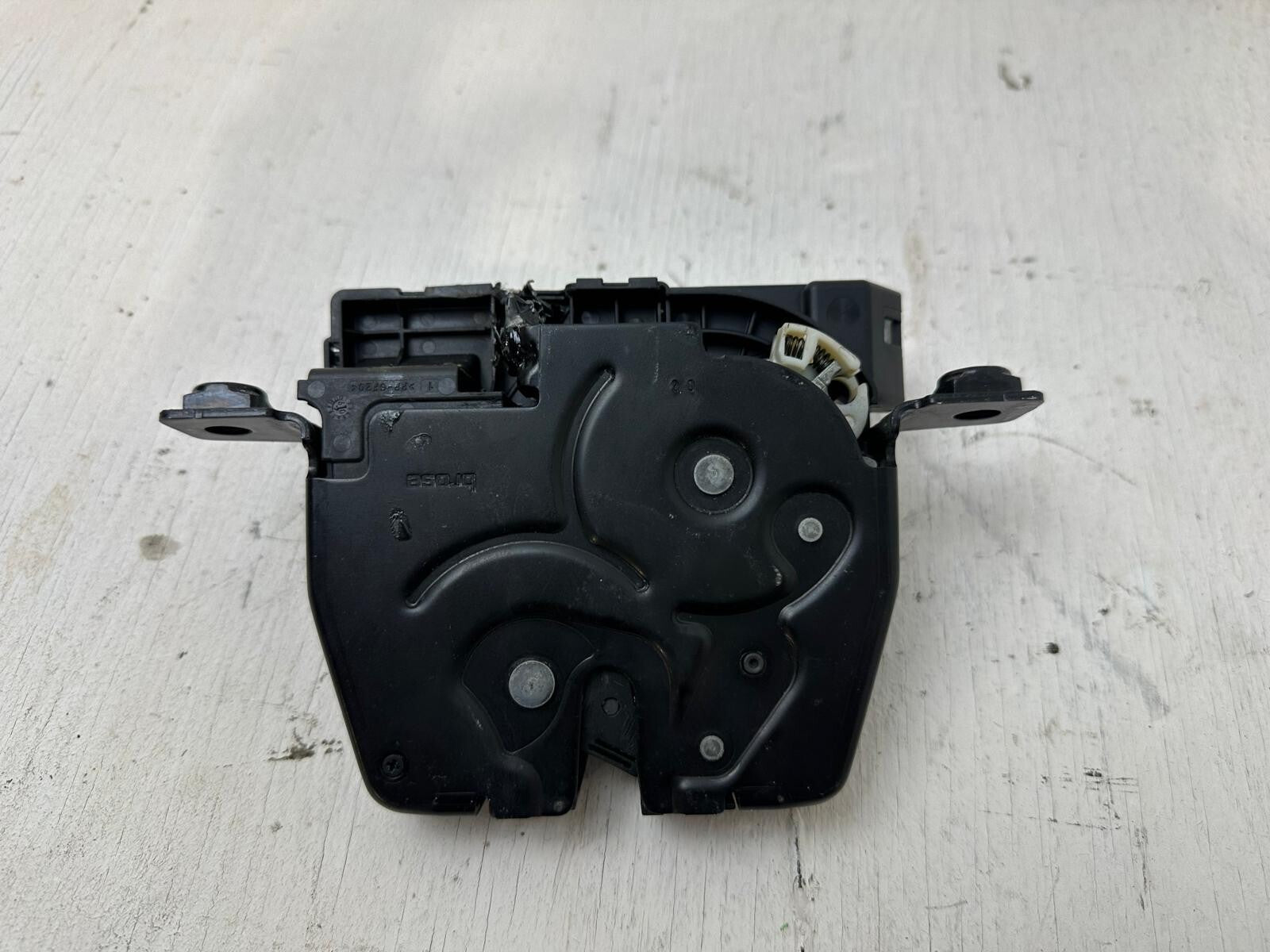Original BMW F01 750i Heckklappenschloss / Kofferraumschloss – 966929