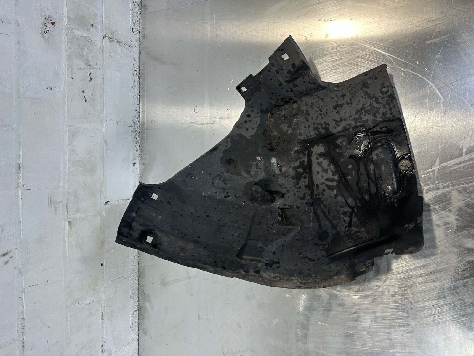 Mercedes CL500 W215 Radhausschale Fahrerseite Schutz vorne links 2156981330