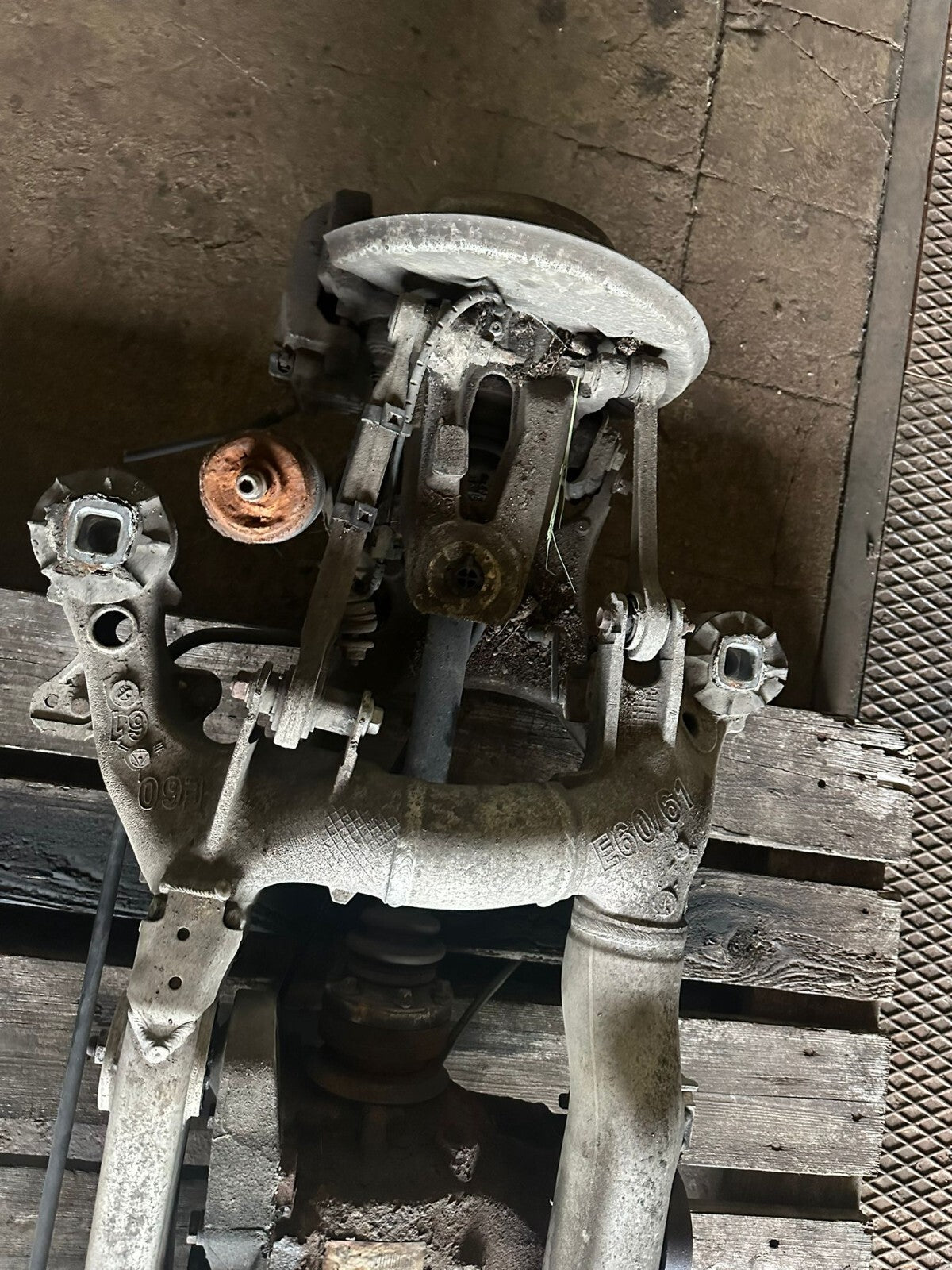 BMW E61 530xd Hinterachse mit Differential & Anbauteilen – Achskörper 6770827 –
