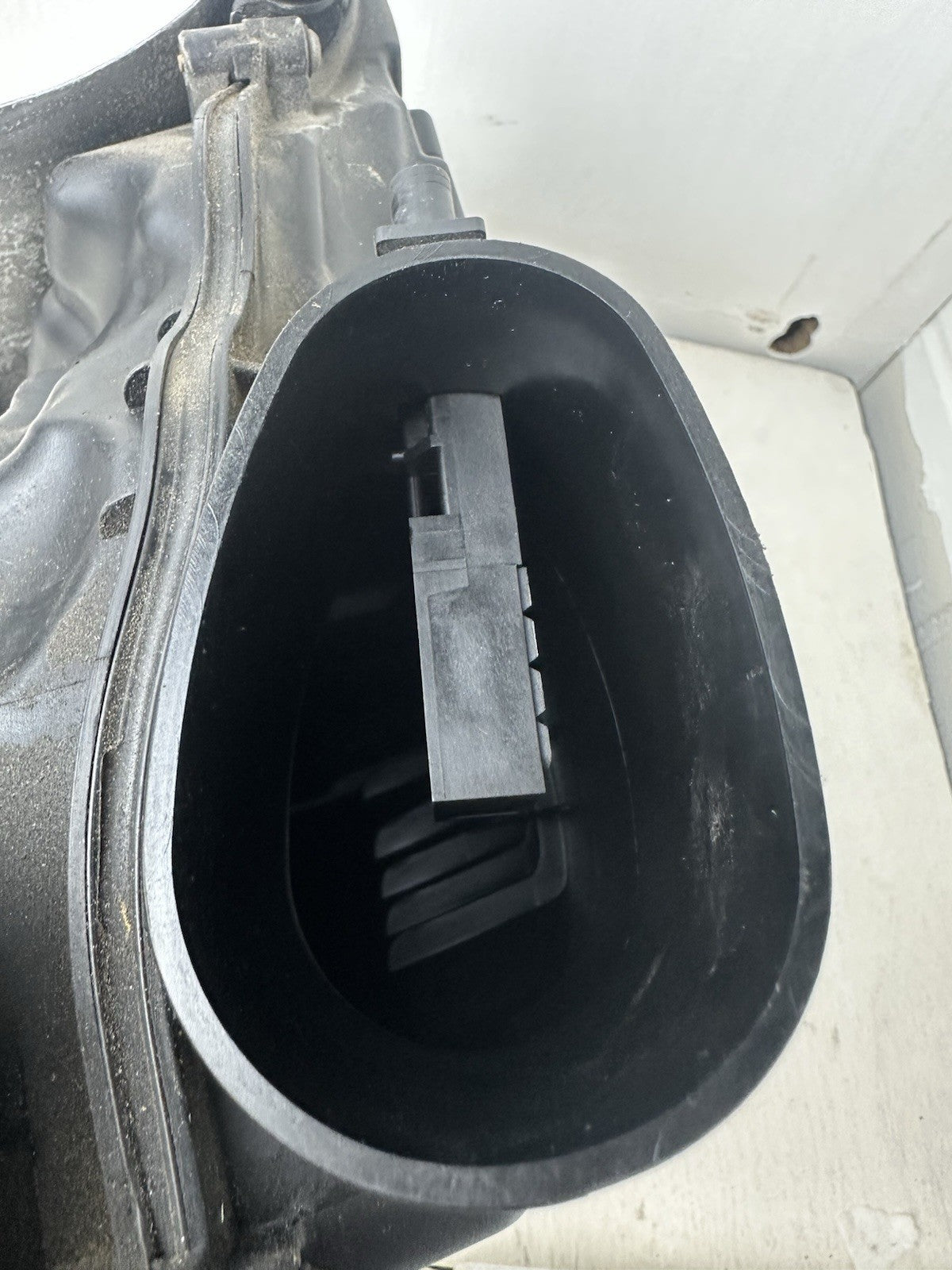 Ansauggeräuschdämpfer BMW 7er F01 750i 5er F10 550i Luftfilterkasten 7577467